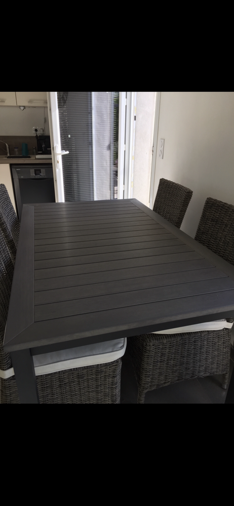 Table ext�rieur et int�rieur et  4 chaises 
250 Saint-R�my-de-Provence (13)