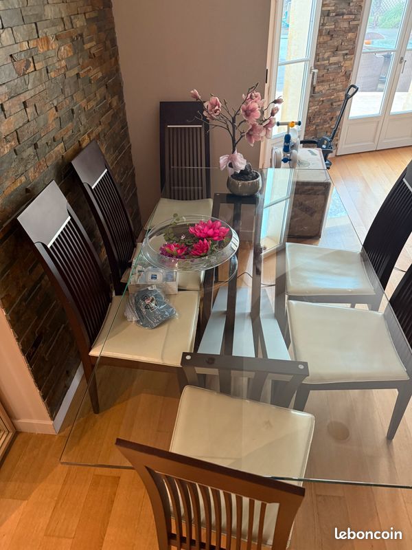 Table familiale et ses 6 chaises 450 L'Isle-Adam (95)