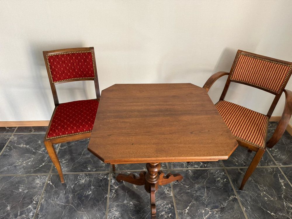 1 table un fauteuil une chaise ch�ne 300 Bouzonville (57)