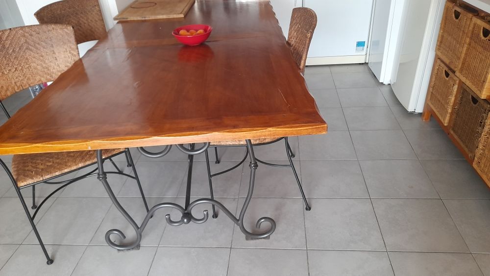 table et 4 fauteuils en bois , rotin et fer forg� 180 Lentilly (69)