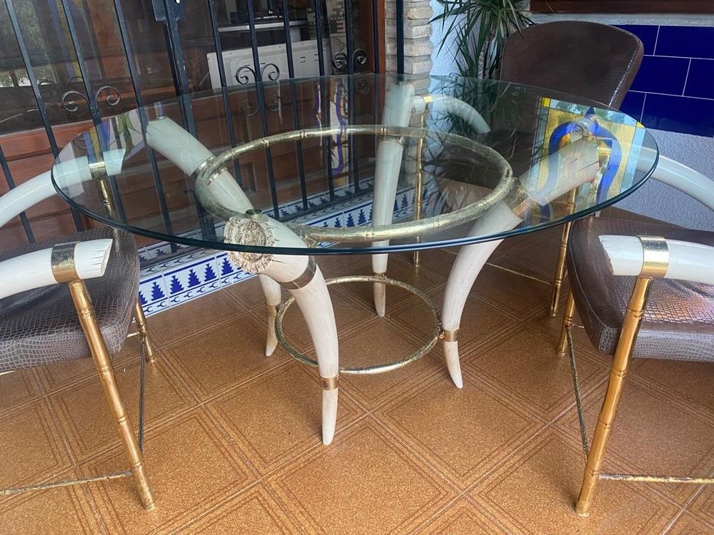 Table et fauteuils unique de la marque VIDAL GRAU 1200 Hy�res (83)