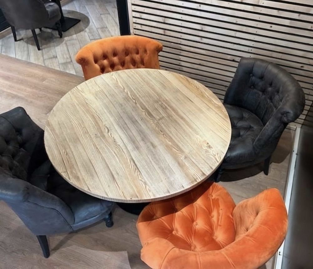 table et fauteuils 800 Toulon (83)