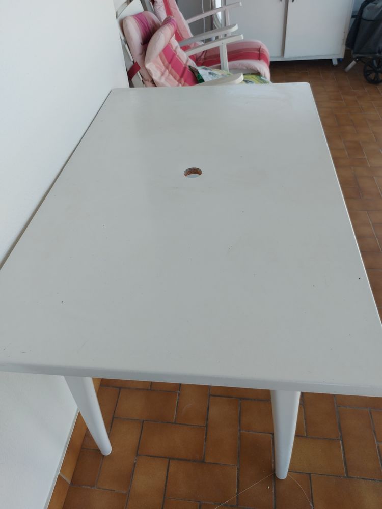 Table et 2 fauteuils 50 Cholet (49)