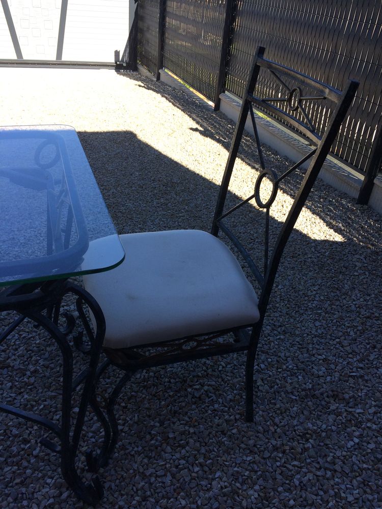Table en fer forg� avec 4 chaises 120 Nouainville (50)
