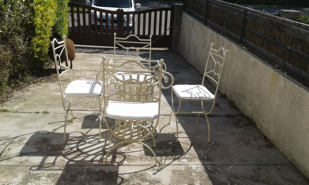 Table en fer forg� avec 4 chaises 180 Saint-Cast-le-Guildo (22)