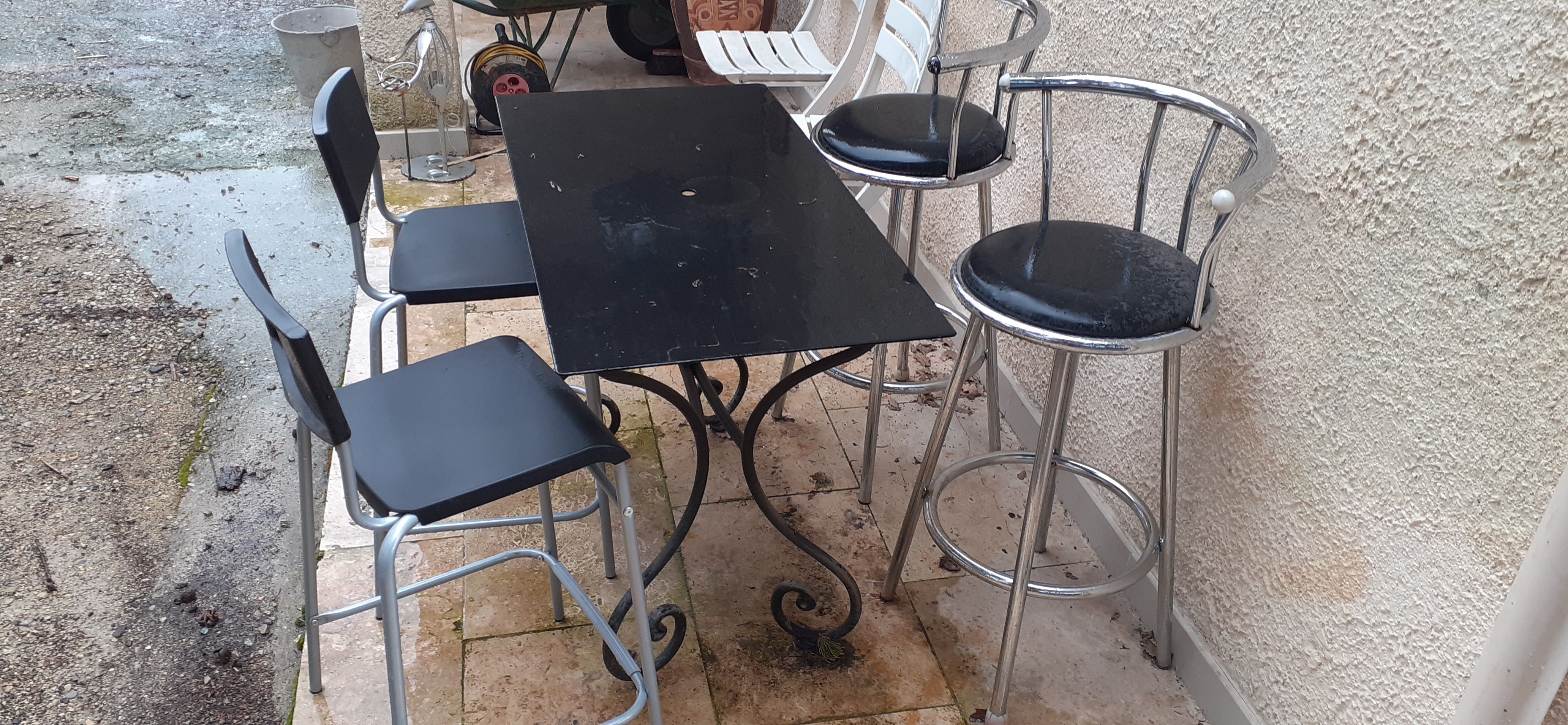 Table en fer forg� et chaises haute 160 Quinson (04)