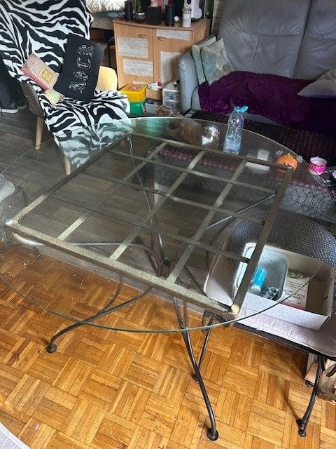 table fer forg� et plateau en verre et 4 chaises 150 Paris 11 (75)