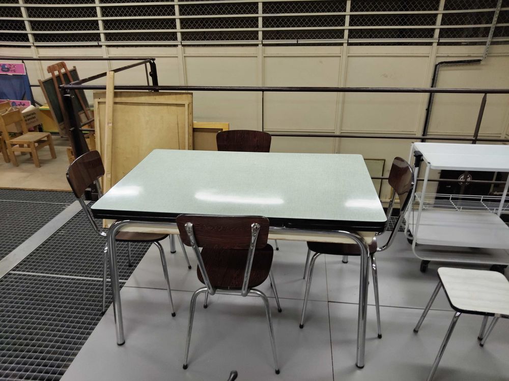 table formica et ses 4 chaises 290 Chalon-sur-Sa�ne (71)