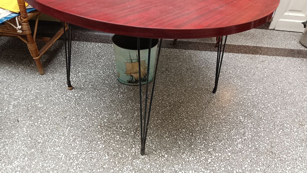 Table formica vintage pieds Eiffel ronde 150 Saint-Quentin (02)