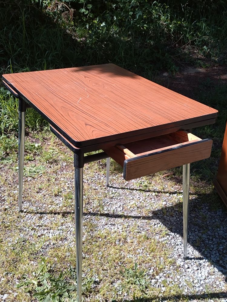 Table formica 45 Arfeuille-Ch�tain (23)