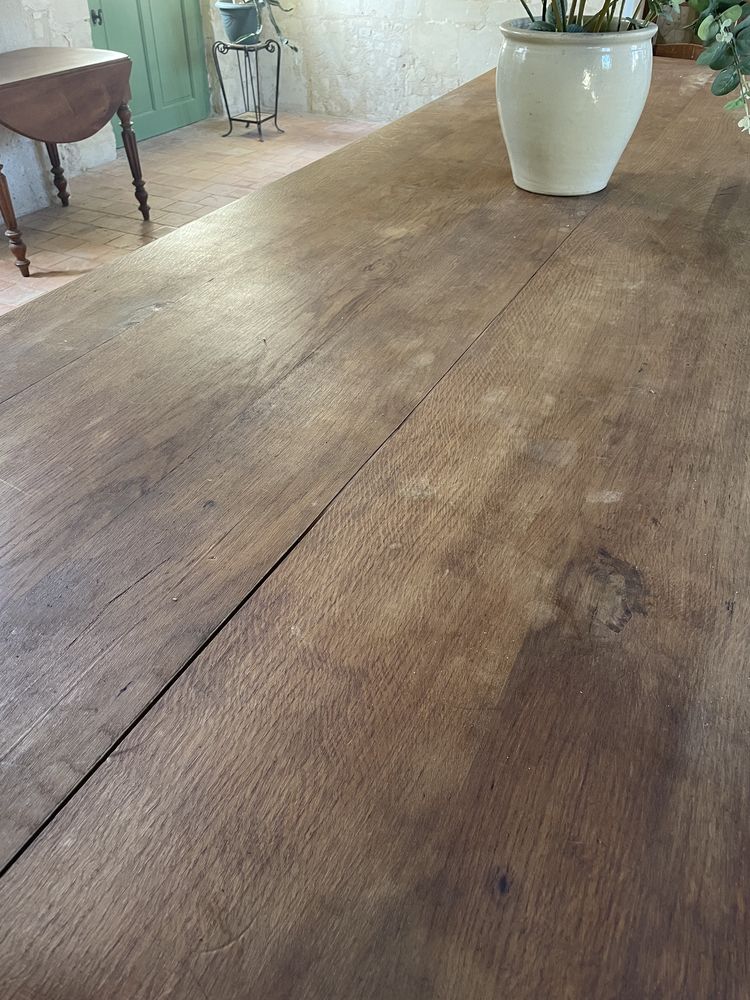 table grand format et 2 bans en ch�ne massif 1650 Lyon 4 (69)