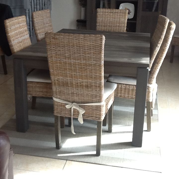 table grise en bois ue sans les chaises. 90 Le Mesnil-en-Thelle (60)