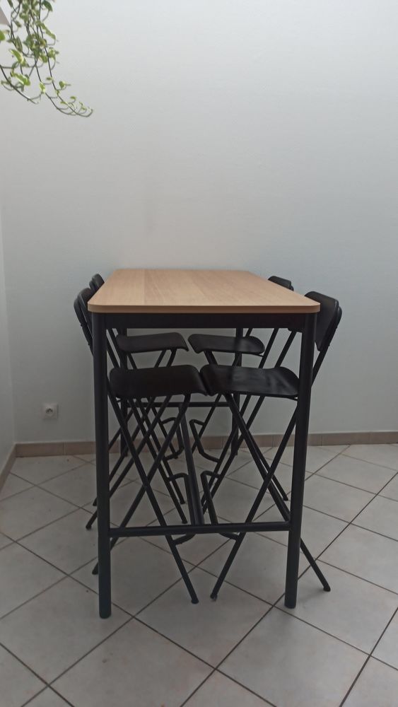Table haute et ses 4 chaises 180 Montigny-l�s-Metz (57)