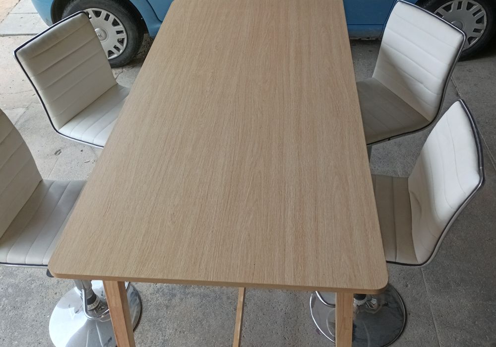 Table haute de cuisine 150 Saint-Andr�-le-Puy (42)