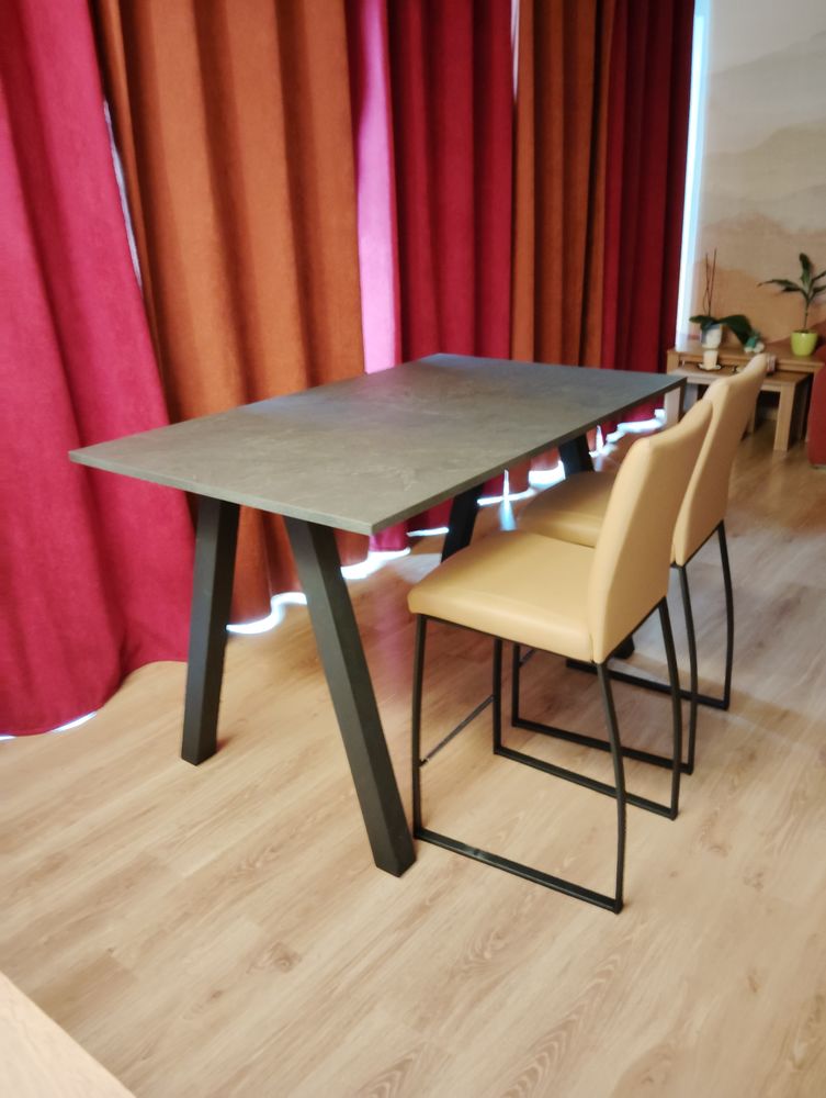 Table haute rectangulaire et 2 chaises hautes 480 Lille (59)