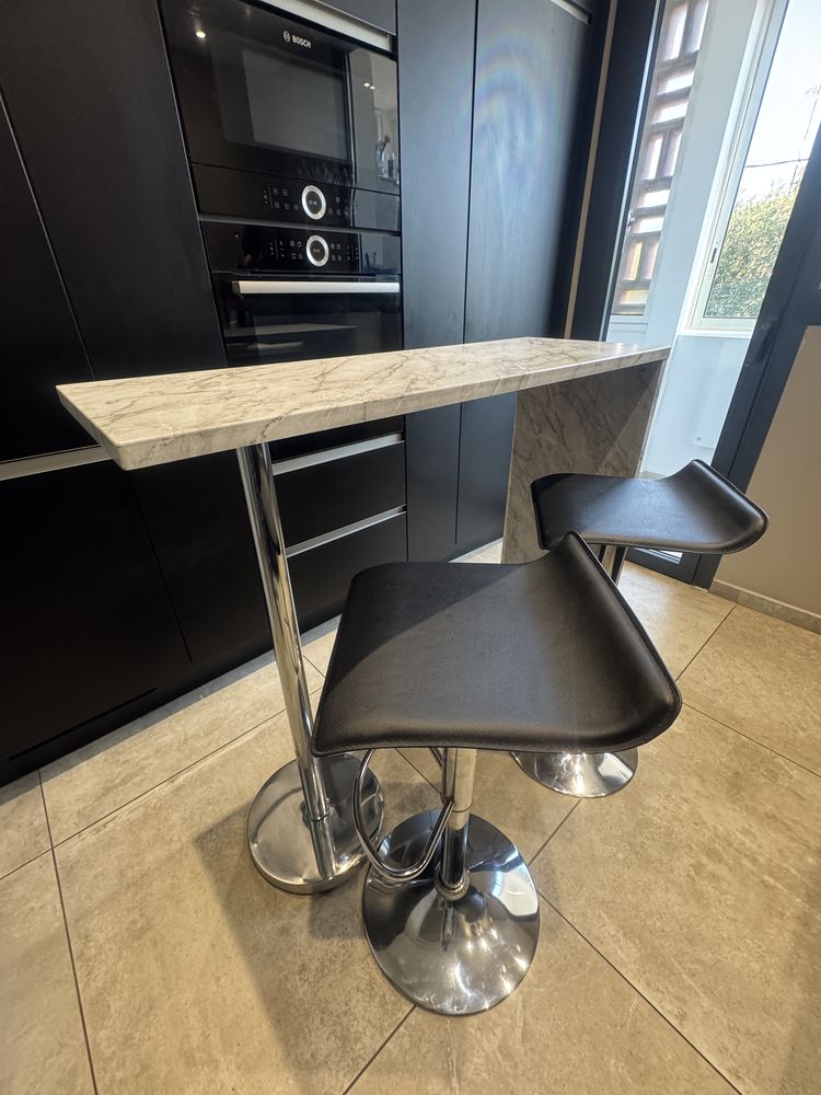 Table haute de bar RICARDO mange-debout + Lot de 2 tabourets 75 Saint-Cyr-sur-Mer (83)