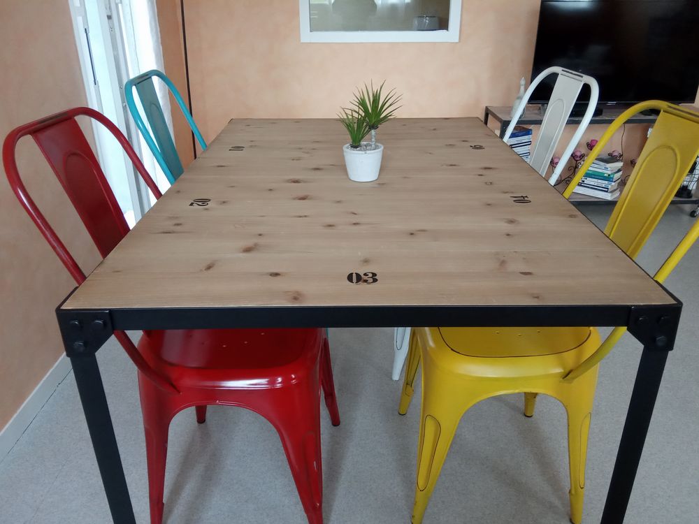 table industrielle et ses chaises 240 Coutances (50)