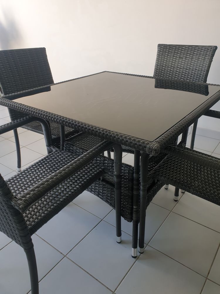 TABLE DE JARDIN ET SES 4 CHAISES 200 Ducos (97)