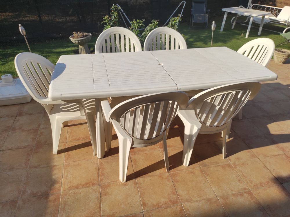 table de jardin et chaises 100 Saint-Marcel-sur-Aude (11)