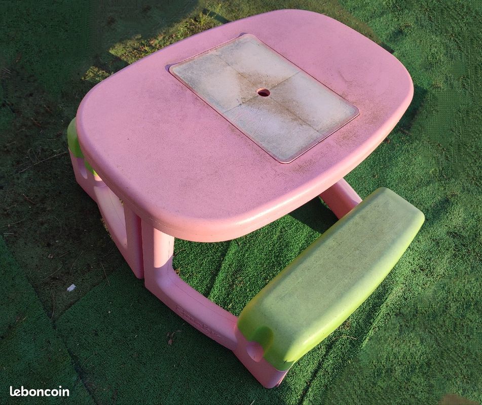 Table de jardin ou int�rieur enfant avec assises 30 M�con (71)
