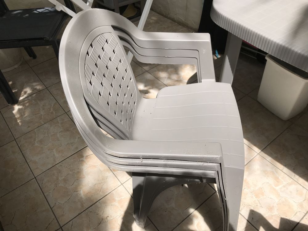 table de jardin 6/8 places + 4 chaises �tat neuf 80 Arcachon (33)