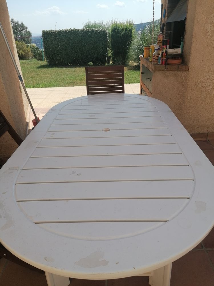 Table de jardin r�sine blanche tr�s solide 60 Draguignan (83)