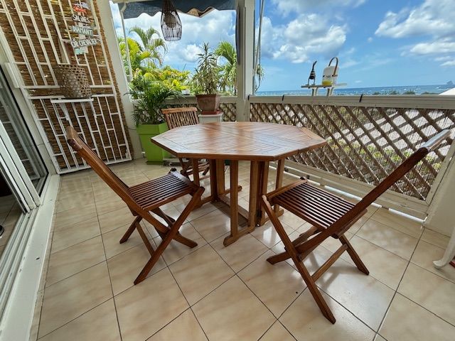 Table jardin teck massif repliable et quatre chaises 200 Sainte-Anne (97)