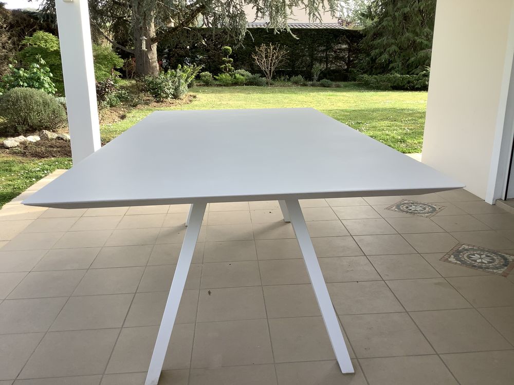 Table de jardin vanity de marque Vlaeminck .
600 Villeneuve-sur-Lot (47)