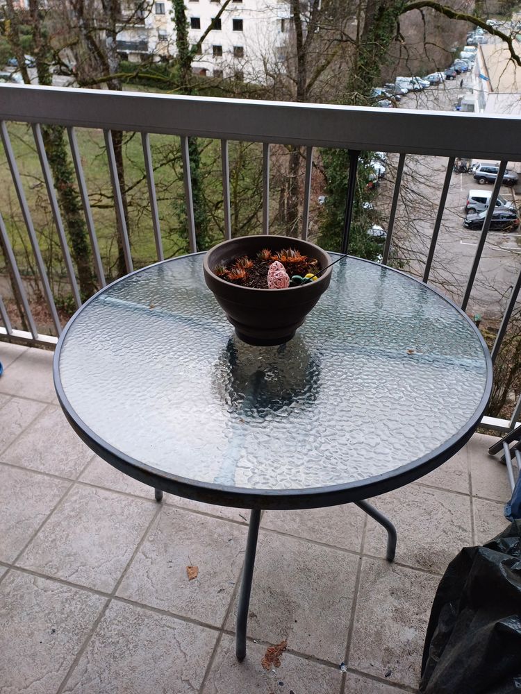 Table de jardin 30 Cran-Gevrier (74)