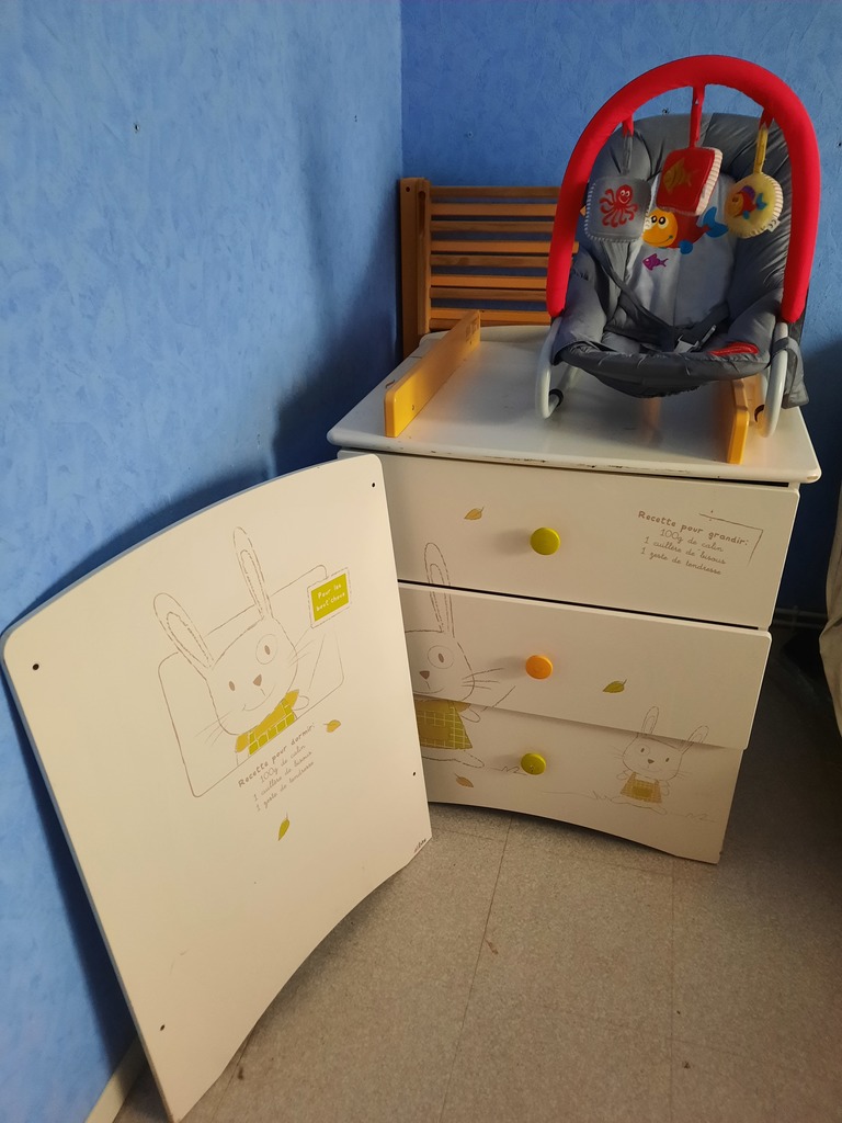 Table � Langer Enfant Motif Lapin avec Tiroirs 80 Soissons (02)