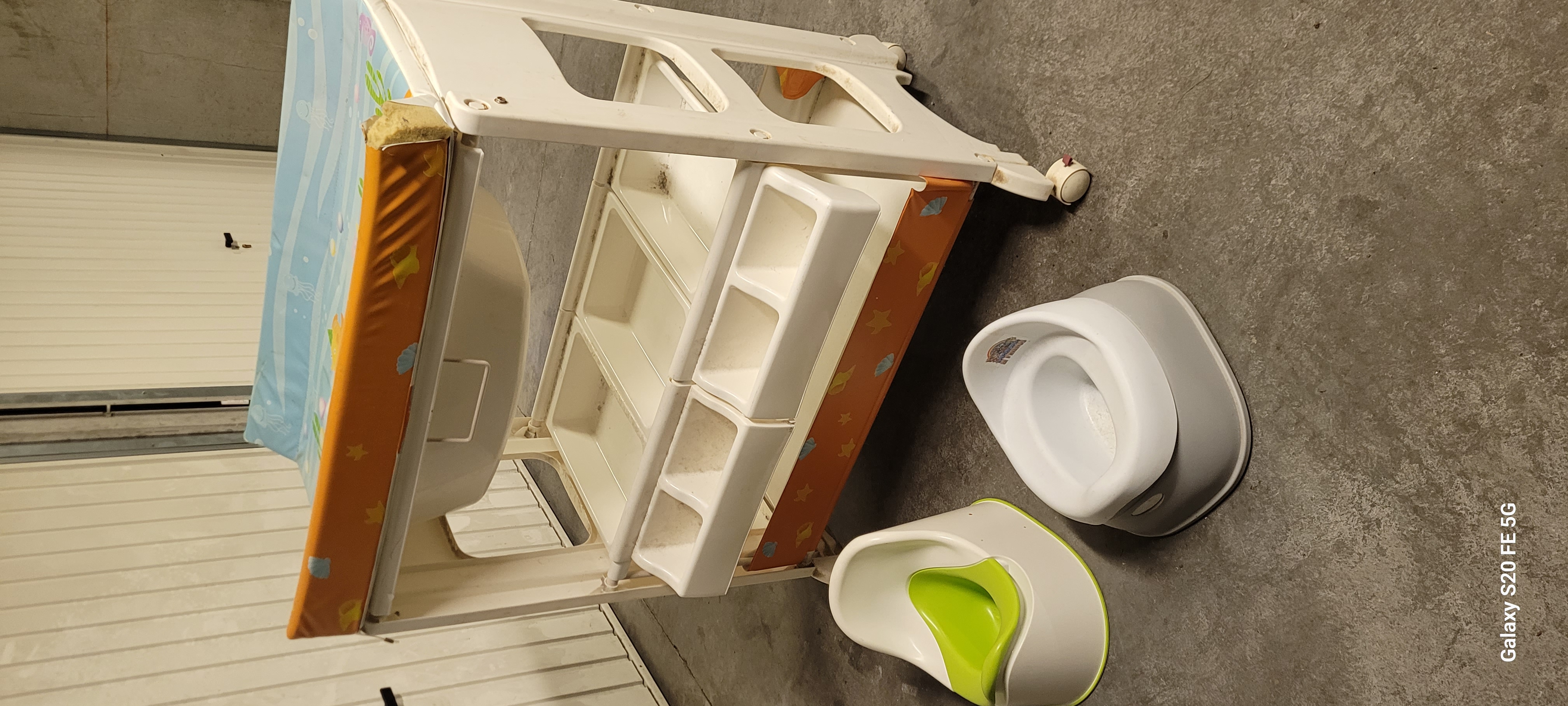 Table a langer multifonctions avec rangements amovibles 80 Lyon 8 (69)