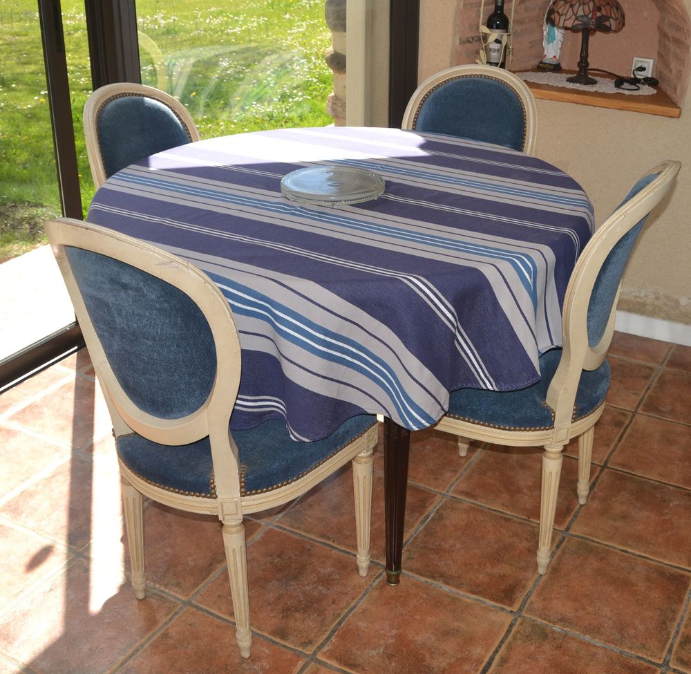 table louis XV avec 4 chaises en acajou 350 Soumoulou (64)