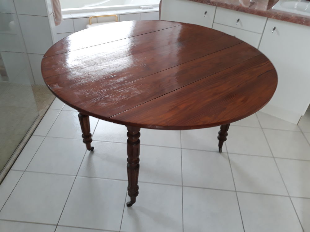 table LOUIS PHILIPPE 100 Auribeau-sur-Siagne (06)