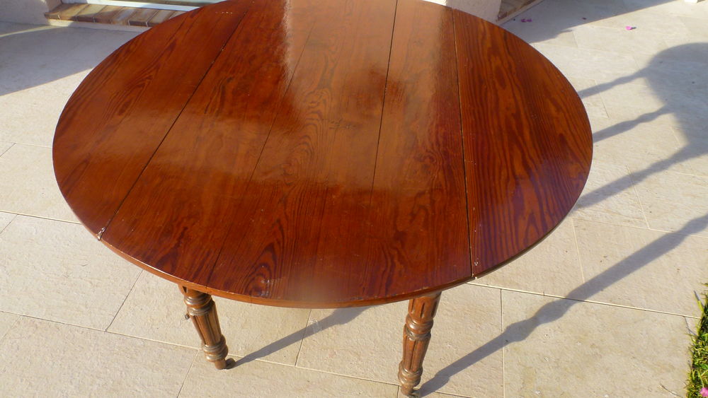 Table Louis Philippe d'�poque (de famille ) 100 Auribeau-sur-Siagne (06)