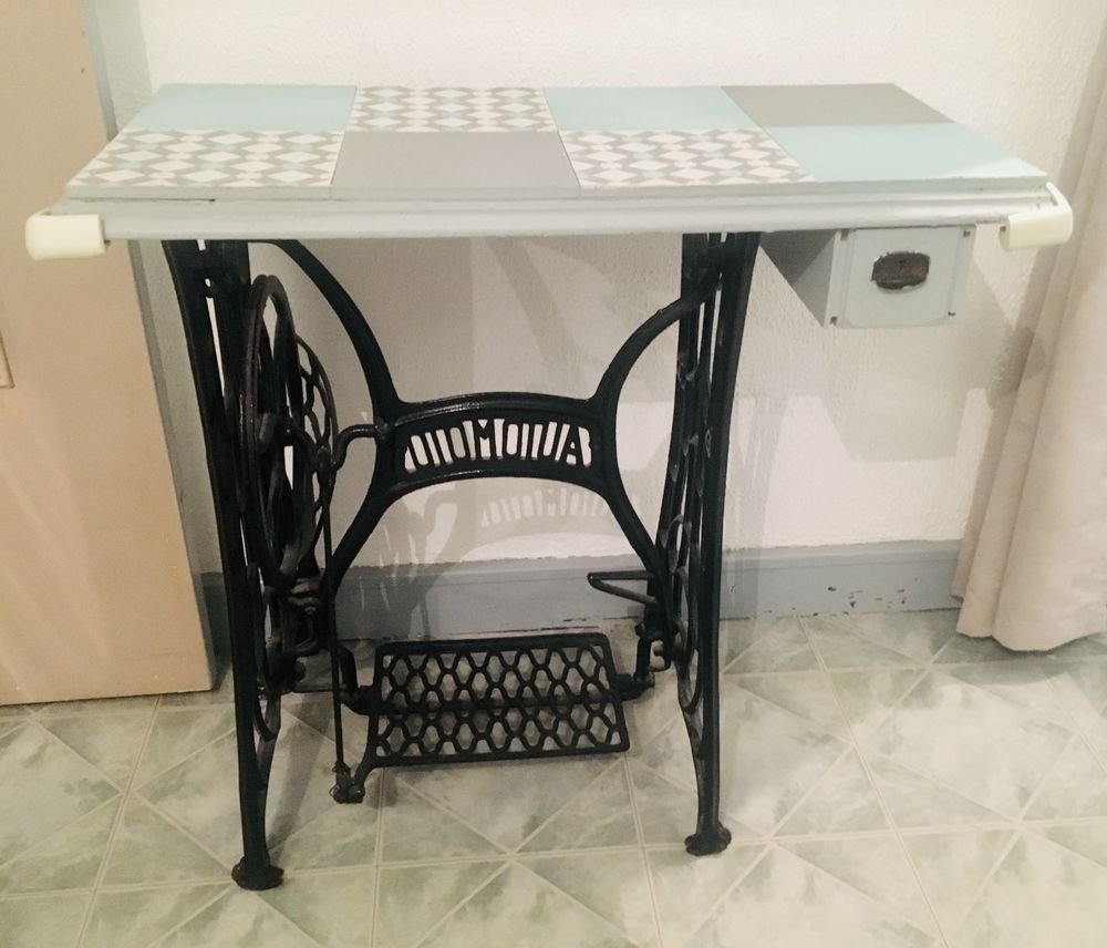 Table machine à coudre Automoto. 50 Créteil (94)