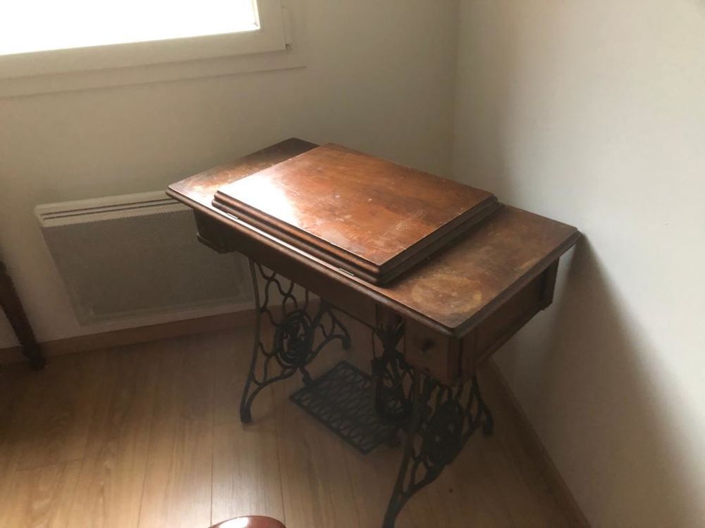 Table et machine � coudre Singer 80 Hirsingue (68)