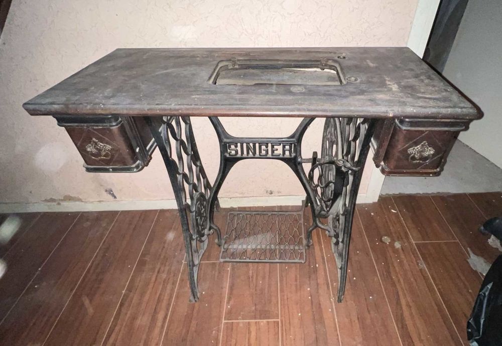 table machine �    coudre 70 Fl�vy (57)