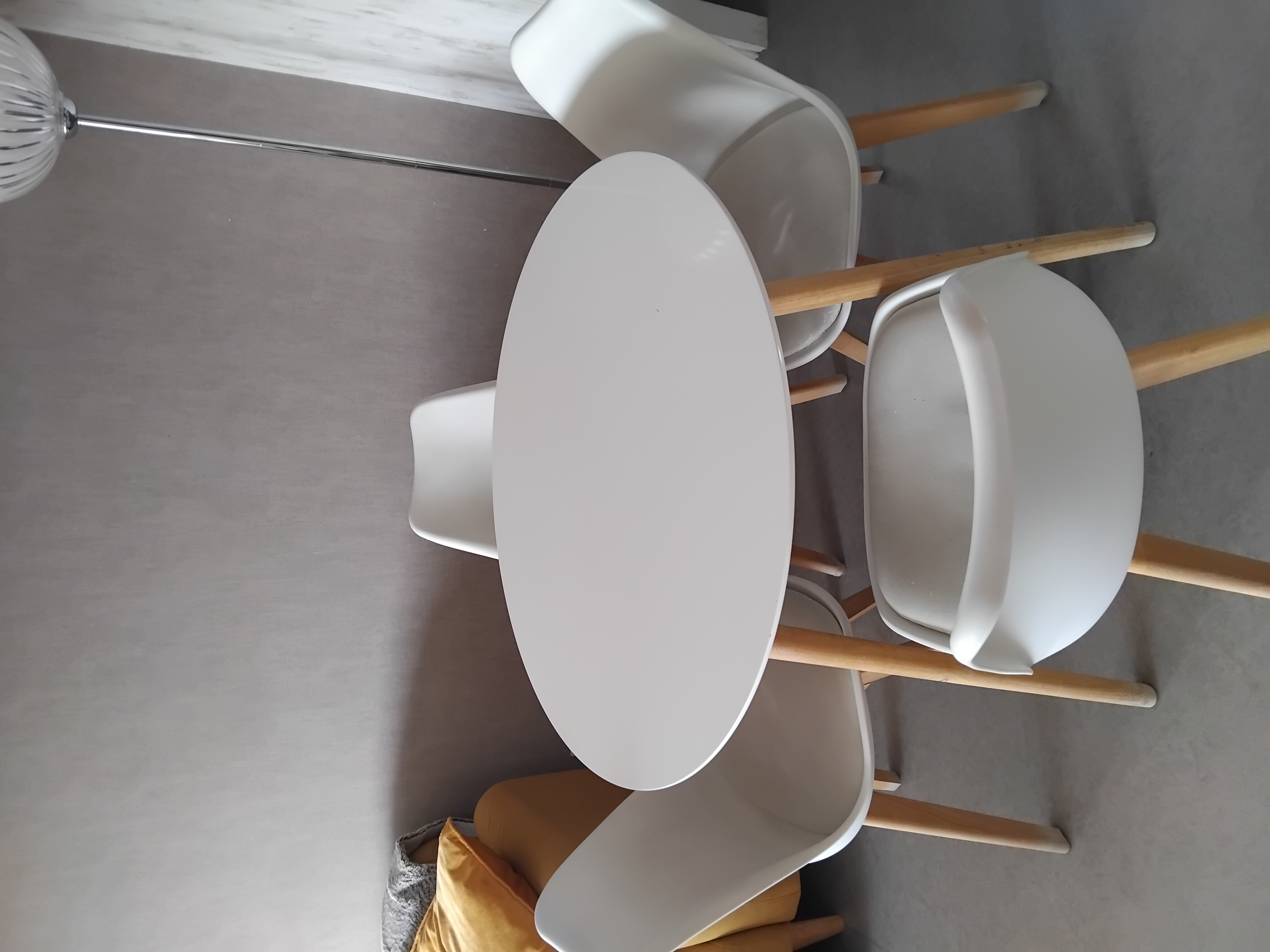 Table maison du monde + 4 chaises blanches 100 La Fresnaye-sur-Ch�douet (72)