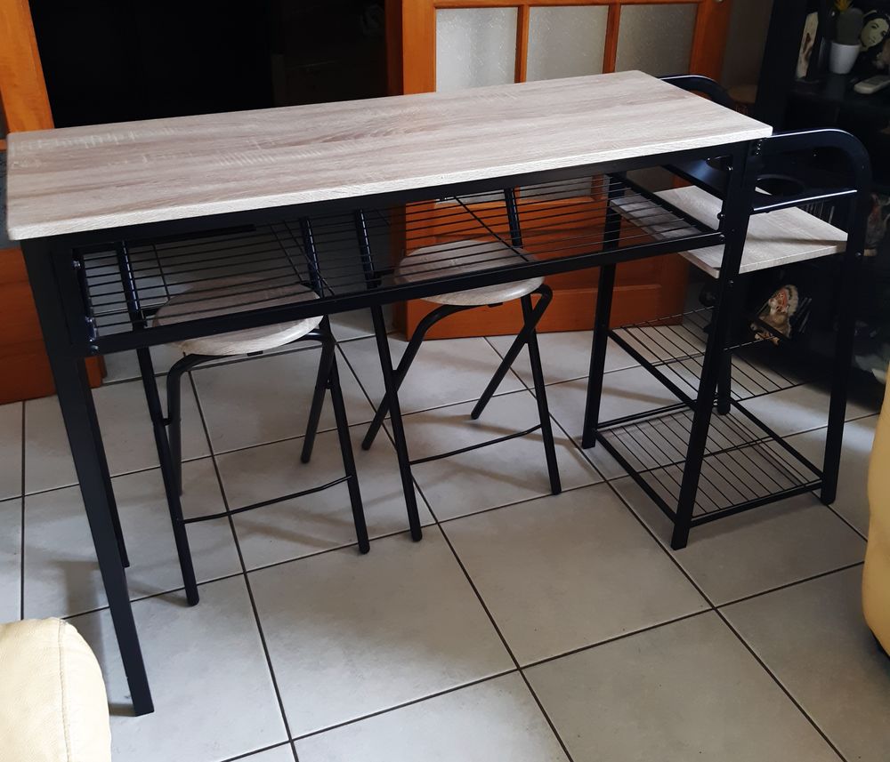 Table mange debout et 2 tabourets 160 Baraqueville (12)