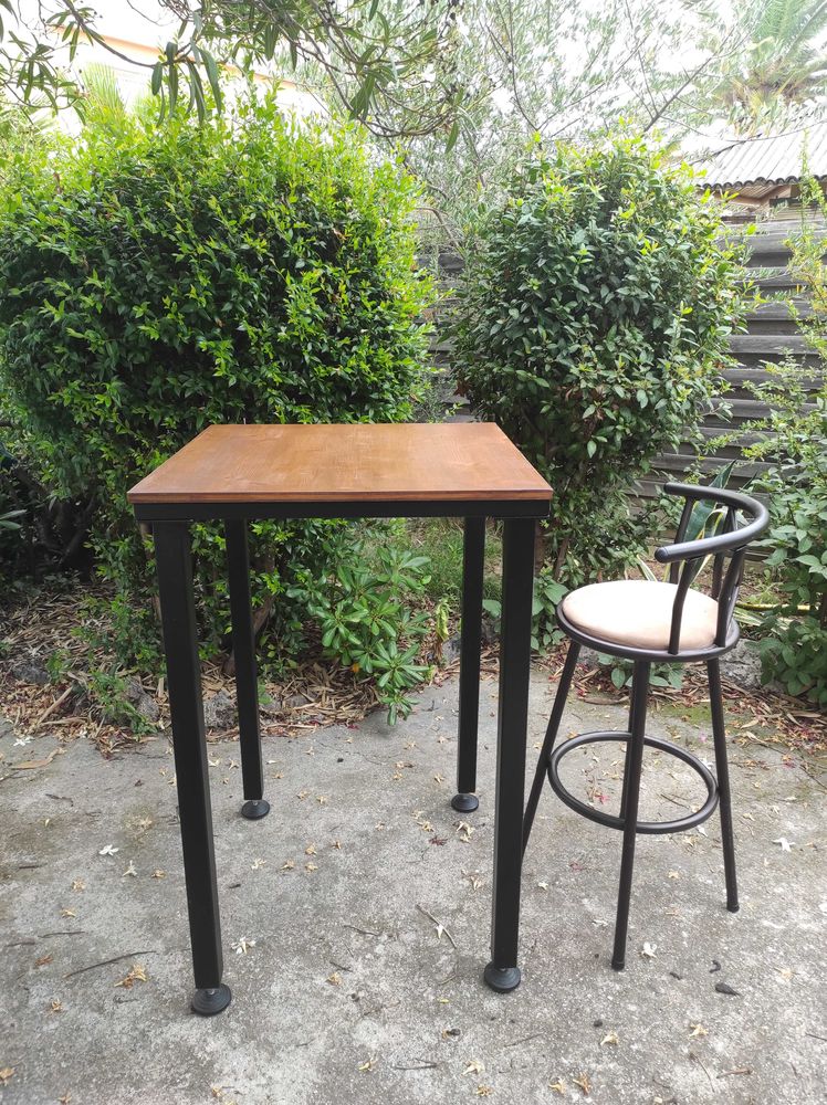 table mange debout avec 2 chaises 100 Gu�rande (44)