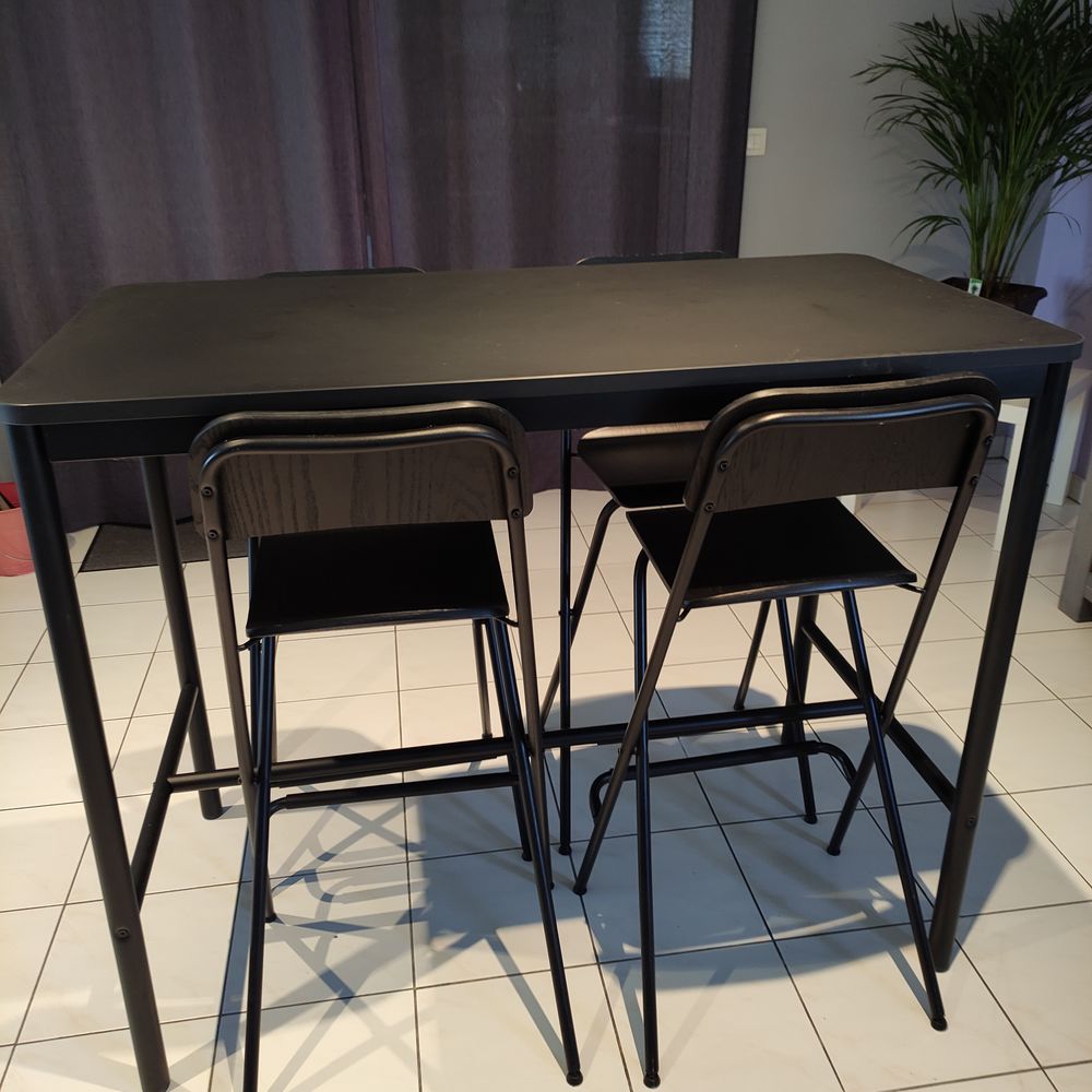 Table mange debout + 4 chaises 230 Laval (53)