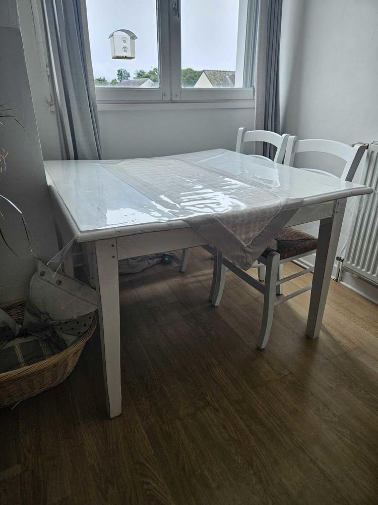 table �  manger avec 4 chaises 50 Le Rheu (35)