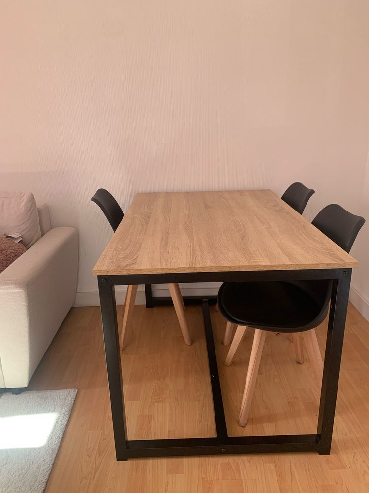 Table � manger avec son lot de 4 chaises 105 Saint-S�bastien-sur-Loire (44)