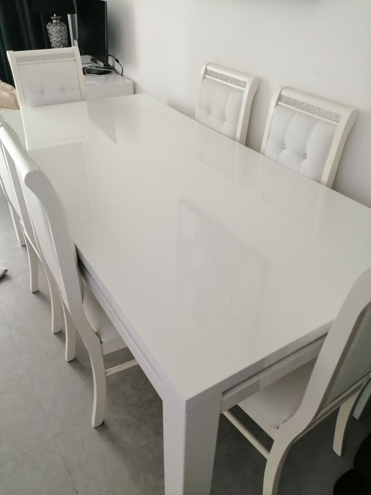 Table a manger blanc laquee  6 personnes quasi neuf 320 Nice (06)