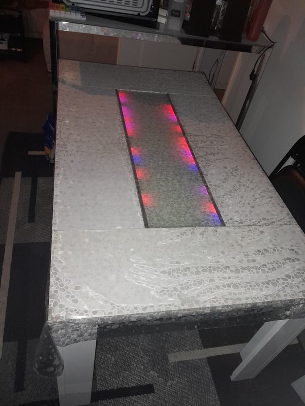 Table � manger blanche (160 cm) avec lumi�re led au centre 25 Rosny-sous-Bois (93)