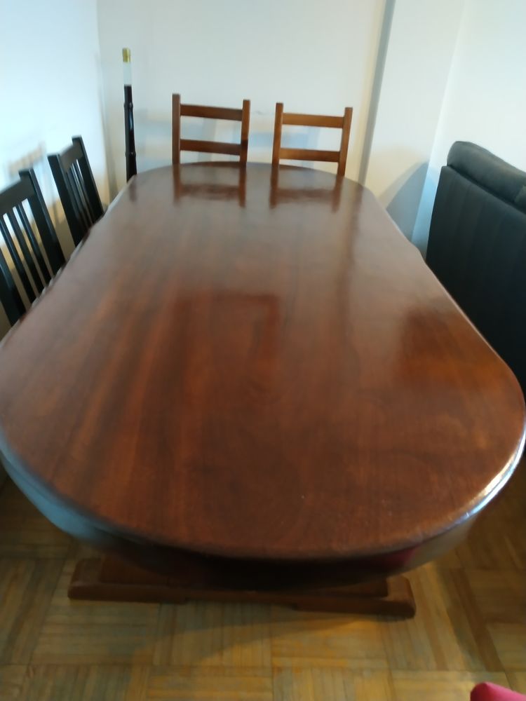 Table � manger en bois exotique. 250 Toulouse (31)