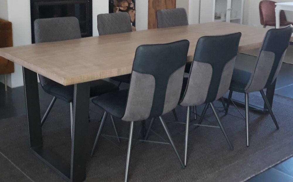 Table � manger + 6 chaises 780 Le Pontet (84)