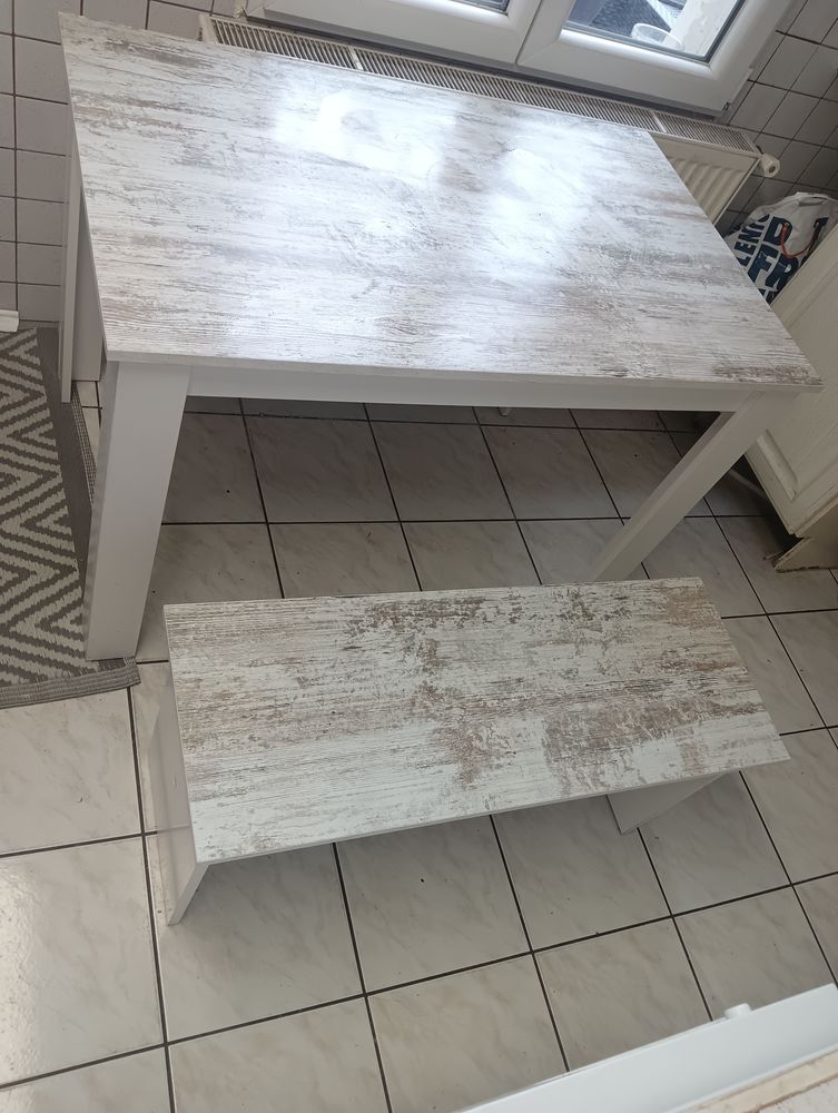 Table � manger et ses deux bancs 70 Pierrefitte-sur-Seine (93)