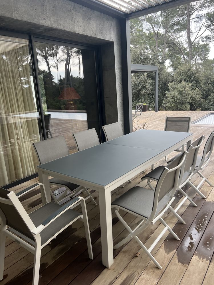 Table � manger de jardin et 8 assises 500 Saint-Marc-Jaumegarde (13)