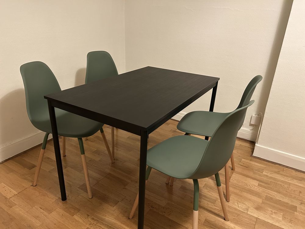 Table �  manger noir 35 Paris 17 (75)